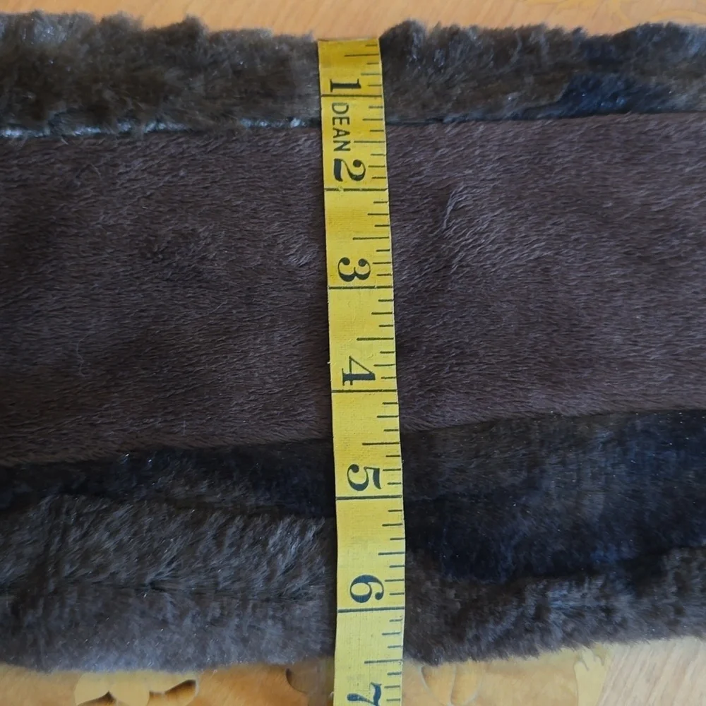 Luxurious Brown Vintage Faux Fur Keyhole Scarf​​ - Picture 5 of 6